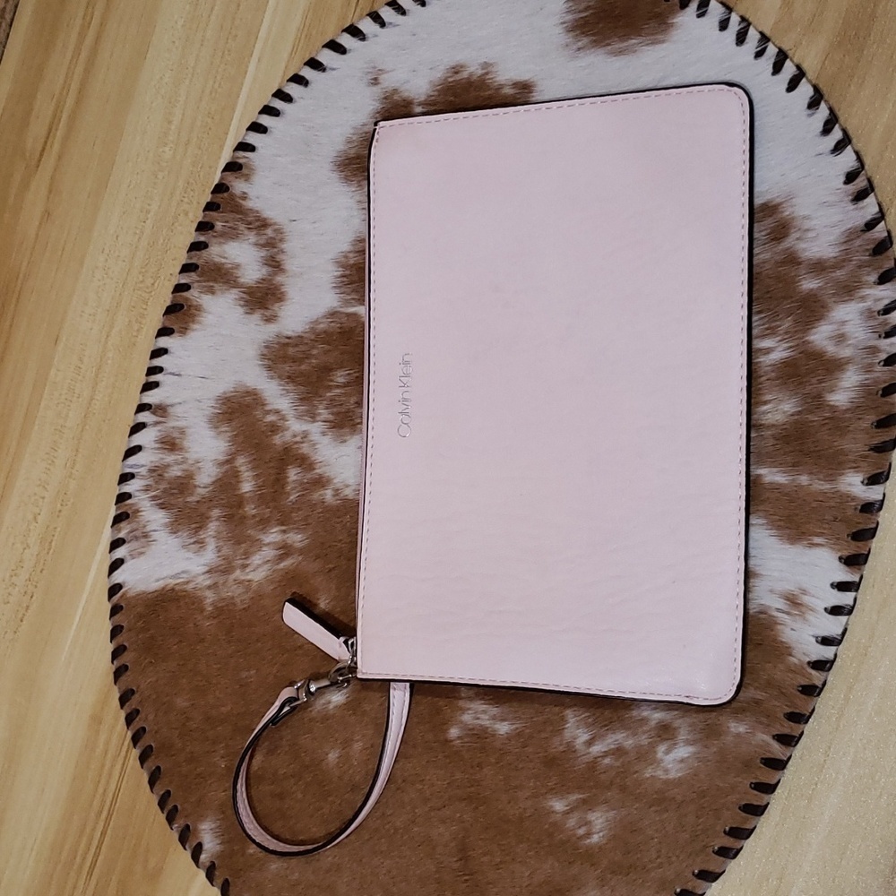 Calvin Klein Blush Pink Clutch Wristlet Makeup Jewelry Zipper Pouch